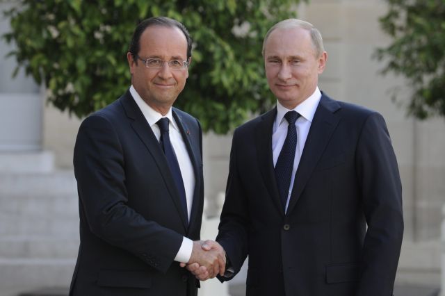 Νέες κυρώσεις για τη Συρία ζητά ο Ολάντ, να δοθεί χρόνος στον Ανάν λέει ο Πούτιν