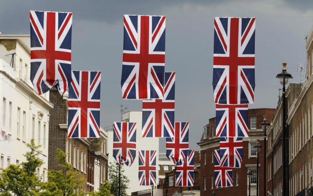 Η Βρετανία γιορτάζει το αδαμάντινο ιωβηλαίο της Ελισάβετ