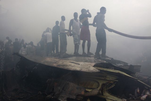 Τριήμερο πένθος στη Νιγηρία για τους δεκάδες νεκρούς του αεροπορικού δυστυχήματος