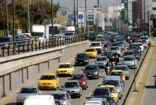 Νέα μεγάλη πτώση στις πωλήσεις αυτοκινήτων και μοτοσικλετών τον Μάιο