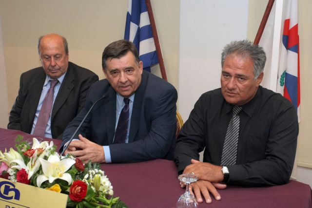 Ο ΛΑΟΣ «έχει επιχειρήματα-γροθιά και όχι τη γροθιά ως επιχείρημα», λέει ο Γ.Καρατζαφέρης