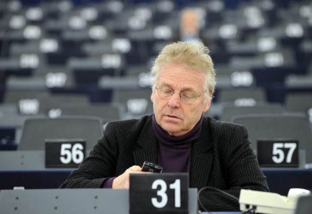 Με τους ηγέτες της ΕΕ τα βάζει ο Κον-Μπεντίτ, εξηγώντας γιατί επιτέθηκε στον ΣΥΡΙΖΑ