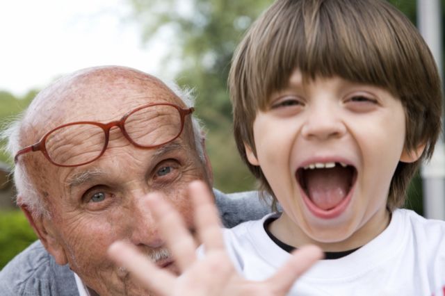 Τα παιδιά ανδρών μεγάλης ηλικίας «τείνουν να ζουν περισσότερο»
