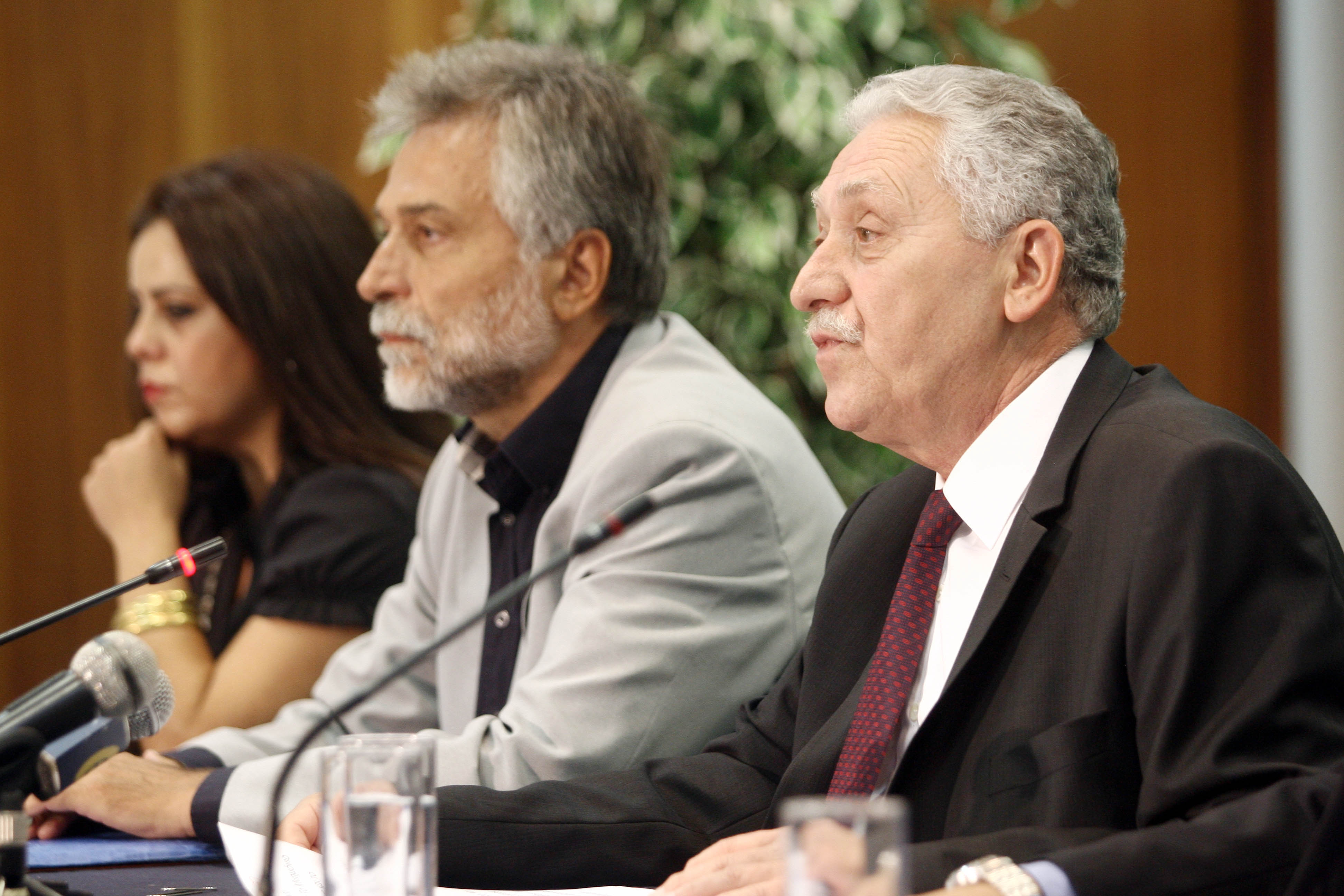 Δεν μπλοφάρουμε στις «κόκκινες γραμμές» για συνεργασία, λέει ο Δ.Χατζησωκράτης