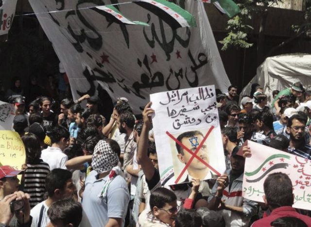 Σκέψεις στο Παρίσι να δοθεί τεχνικός εξοπλισμός στους Σύρους αντάρτες