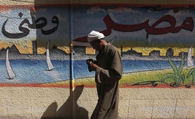 Οι Αδελφοί Μουσουλμάνοι αμφισβητούν τη διάλυση του Κοινοβουλίου στην Αίγυπτο και ζητούν δημοψήφισμα