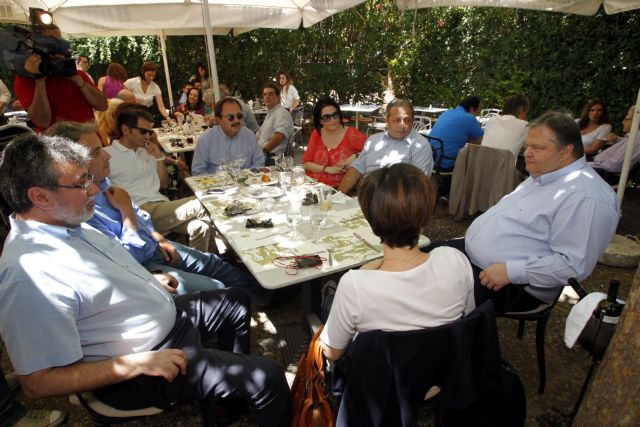 Γεύμα με δημοσιογράφους στο Πάρκο Ελευθερίας για τον Ευάγγελο Βενιζέλο