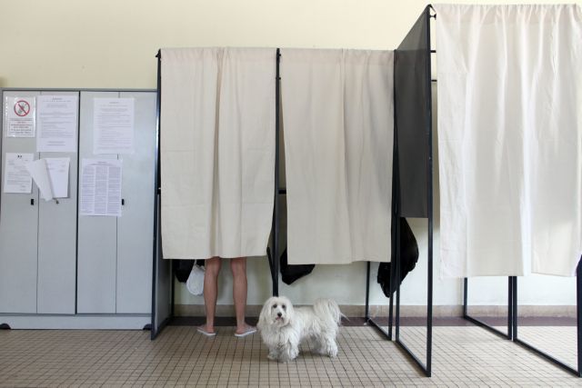 Για τον δεύτερο γύρο των βουλευτικών εκλογών την Κυριακή ετοιμάζεται η Γαλλία