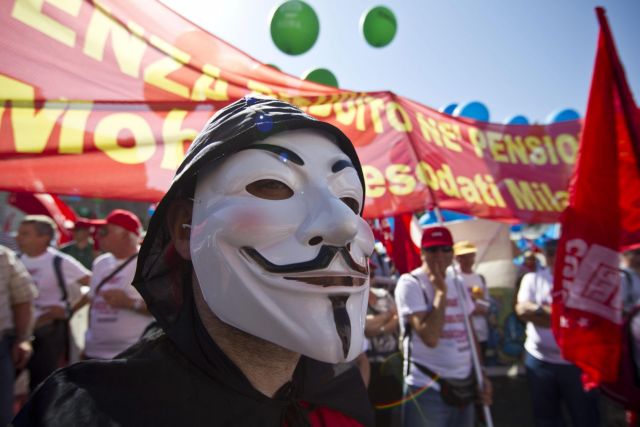 Μαζική διαδήλωση των συνδικάτων στη Ρώμη για μέτρα υπέρ της ανάπτυξης και νέων θέσεων εργασίας