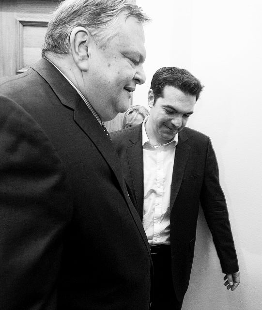 Κυβέρνηση συνευθύνης και με ΣΥΡΙΖΑ επαναφέρει το ΠΑΣΟΚ, αποκλείεται λέει η Κουμουνδούρου