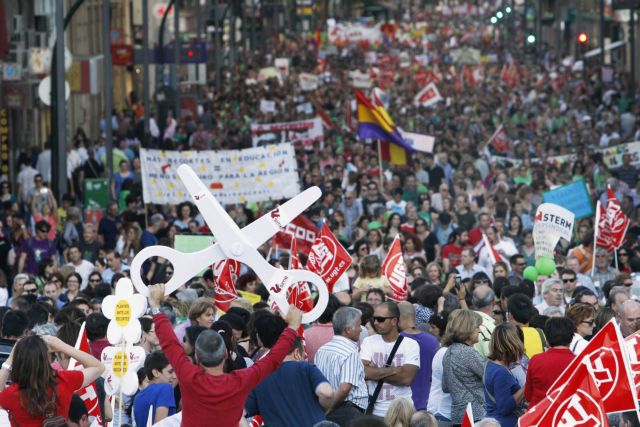 Δεκάδες χιλιάδες Ισπανοί διαδήλωσαν κόντρα στη λιτότητα της κυβέρνησης Ραχόι