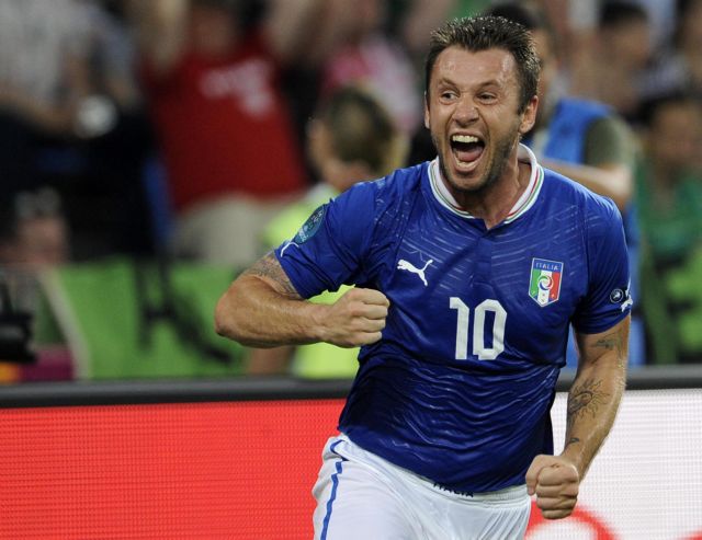 Η επίθεση του Κασάνο σε δημοσιογράφο και περπάτημα 21 χλμ για προσκύνημα