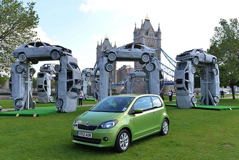 Skoda Citihenge: H τσεχική φίρμα μεταφέρει το Stonehenge στην καρδιά του Λονδίνου