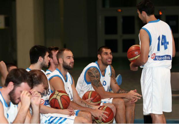 Οι ευχές της εθνικής μπάσκετ σε αυτή του ποδοσφαίρου