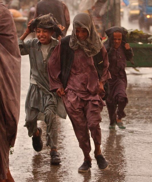 Δεκάδες νεκροί και αγνοούμενοι από πλημμύρες και κατολισθήσεις στο Αφγανιστάν