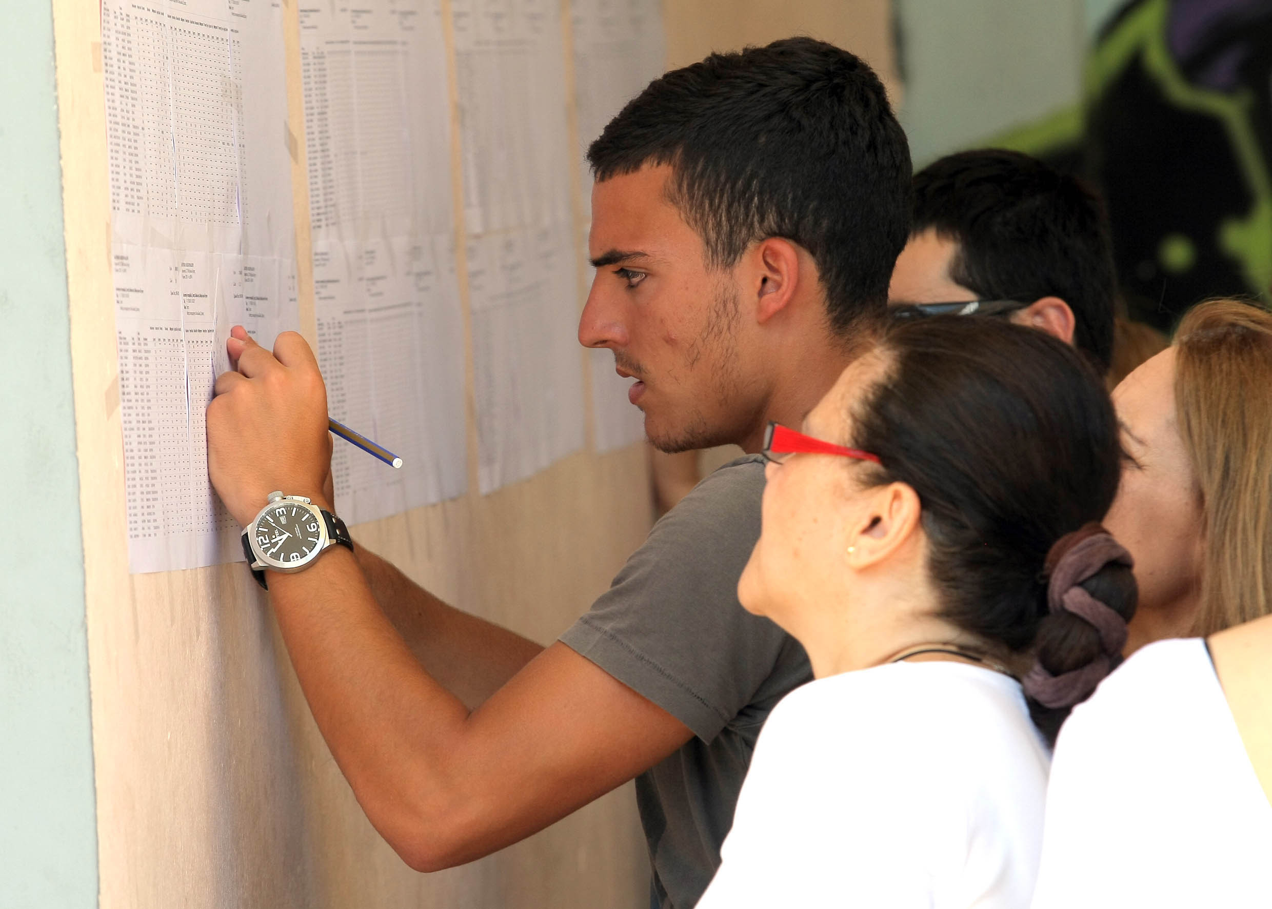 Ανακοινώθηκαν οι βαθμολογίες των πανελλαδικών εξετάσεων