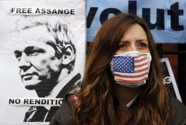 Εγγυήσεις για μη έκδοσή του στις ΗΠΑ ζητά ο Τζούλιαν Ασάνζ
