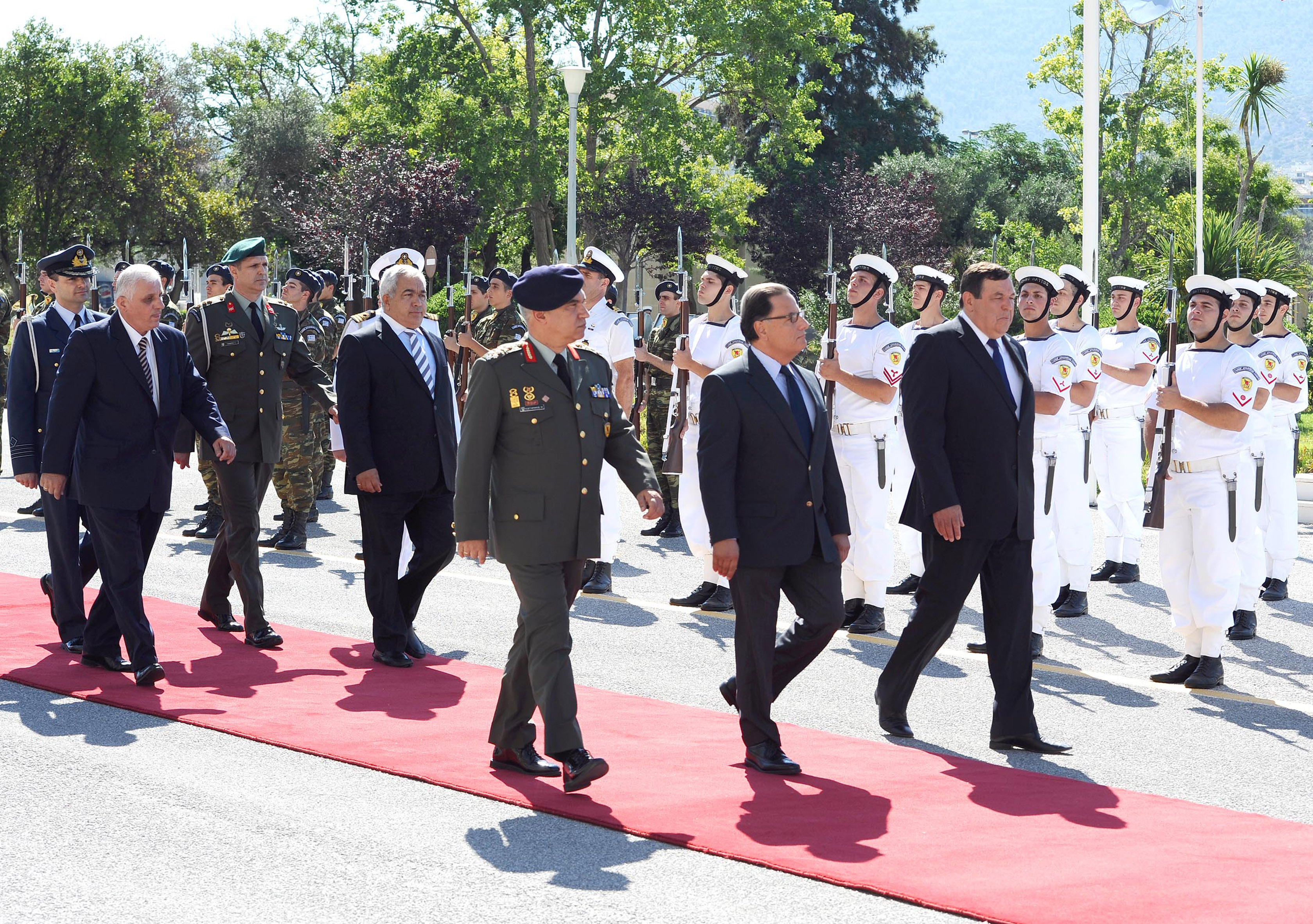 Στο τραπέζι και πάλι η αύξηση της στρατιωτικής θητείας κατά τρεις μήνες