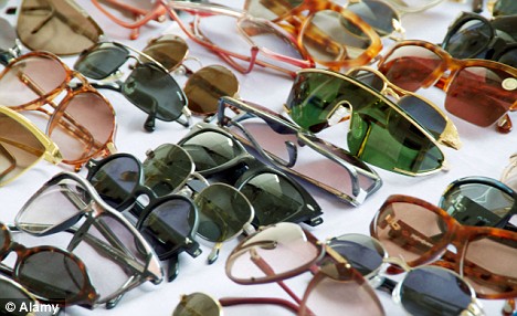 Εντοπίστηκαν και καταστράφηκαν 15.000 ακατάλληλα γυαλιά ηλίου