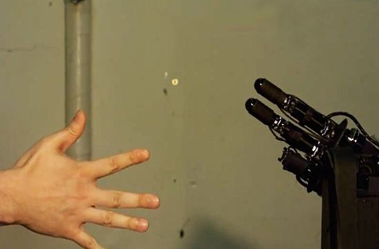 Το ρομπότ που ποτέ δεν χάνει στο «πέτρα, ψαλίδι, μολύβι, χαρτί»