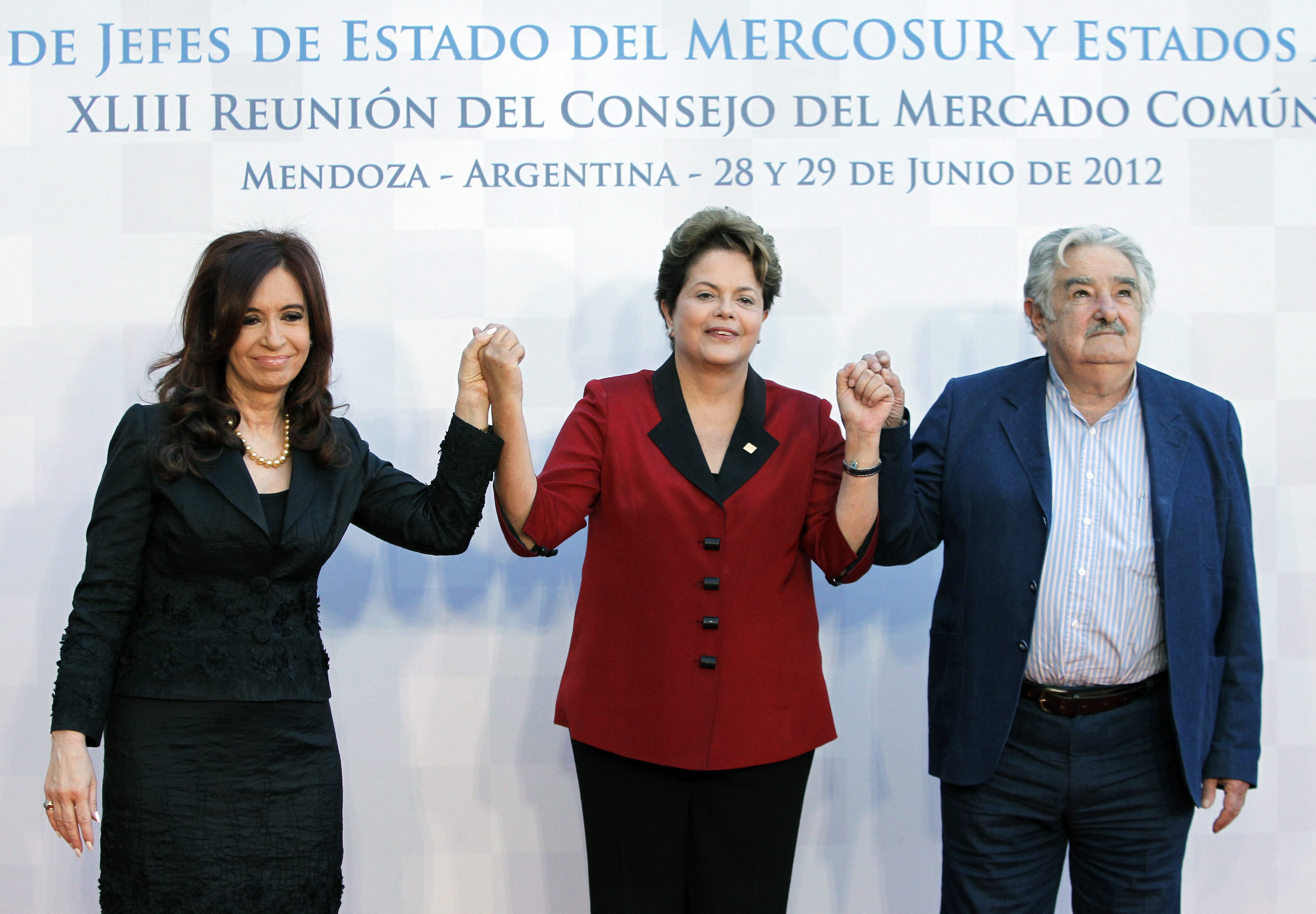 Τη μέση οδό επέλεξαν οι ηγέτες της Mercosur για την υπόθεση της Παραγουάης