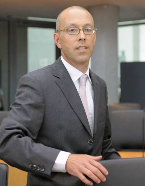 Πλήρη τήρηση των ελληνικών δεσμεύσεων για παραμονή στο ευρώ περιμένει ο Άσμουσεν