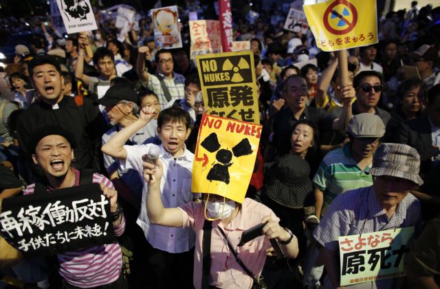 Παρά τις αντιδράσεις, η Ιαπωνία θέτει ξανά σε λειτουργία δύο αντιδραστήρες