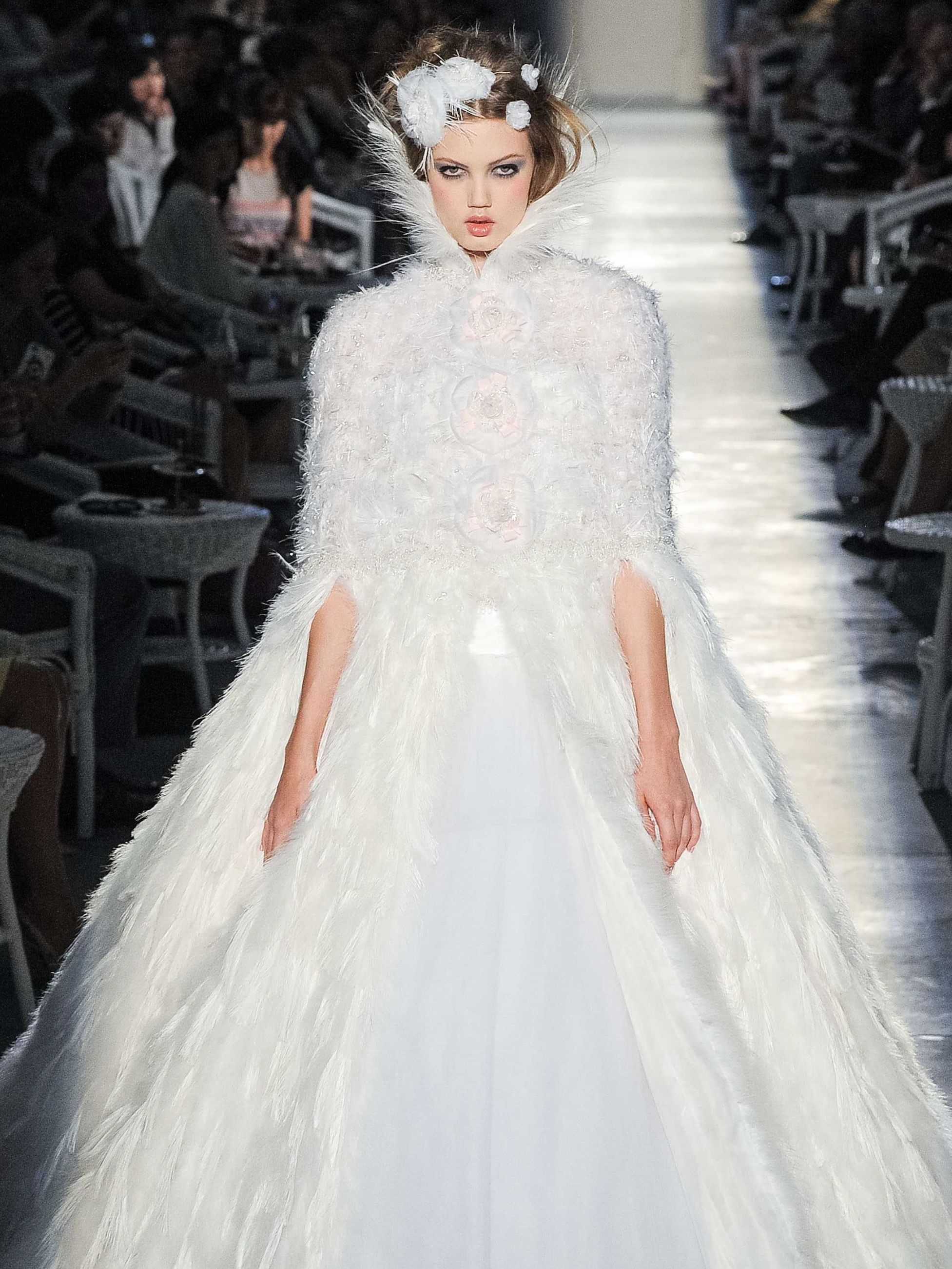 Haute Couture Ημέρα 2η: δείτε πρώτες τις τουαλέτες και τα νυφικά της Chanel