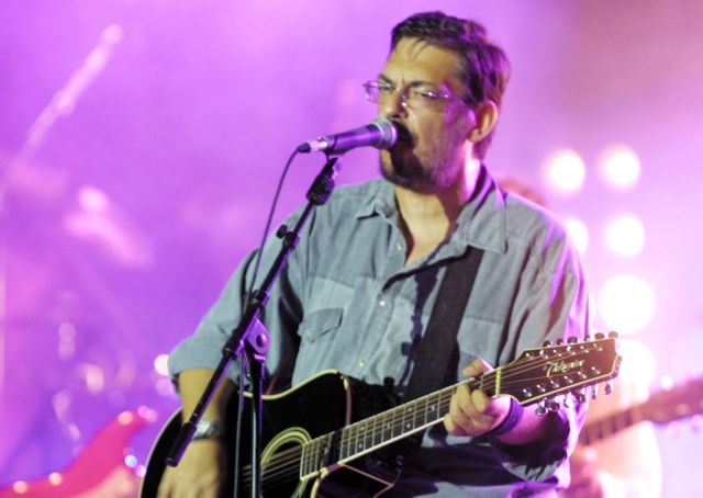 «Οι Άγγελοι ζουν ακόμη στη Μεσόγειο» τραγουδά ο Λαυρέντης Μαχαιρίτσας