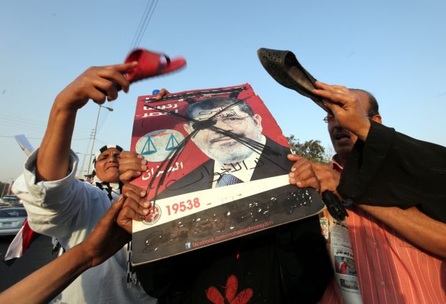 Συνεδριάζει, παρά τη διάλυσή του, το Κοινοβούλιο της Αιγύπτου