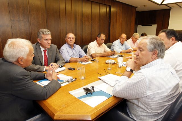 Τα φλέγοντα θέματα προσωπικού και πόρων έθεσαν στην κυβέρνηση οι δήμοι