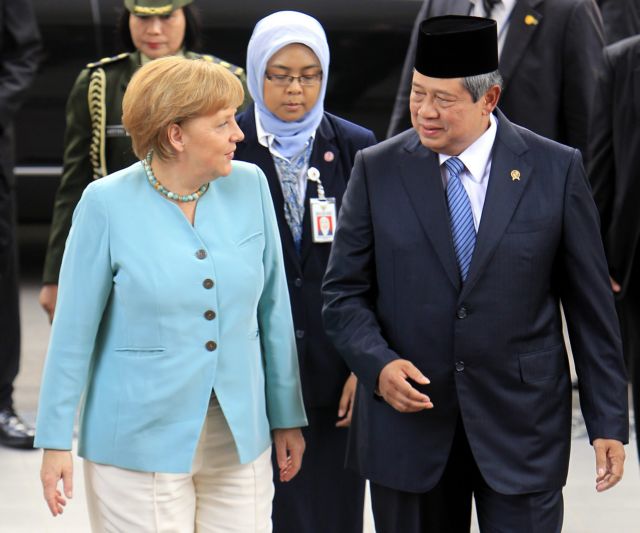 Σε συμφωνία ελεύθερου εμπορίου με τις χώρες της νοτιοανατολικής Ασίας καλεί η Μέρκελ