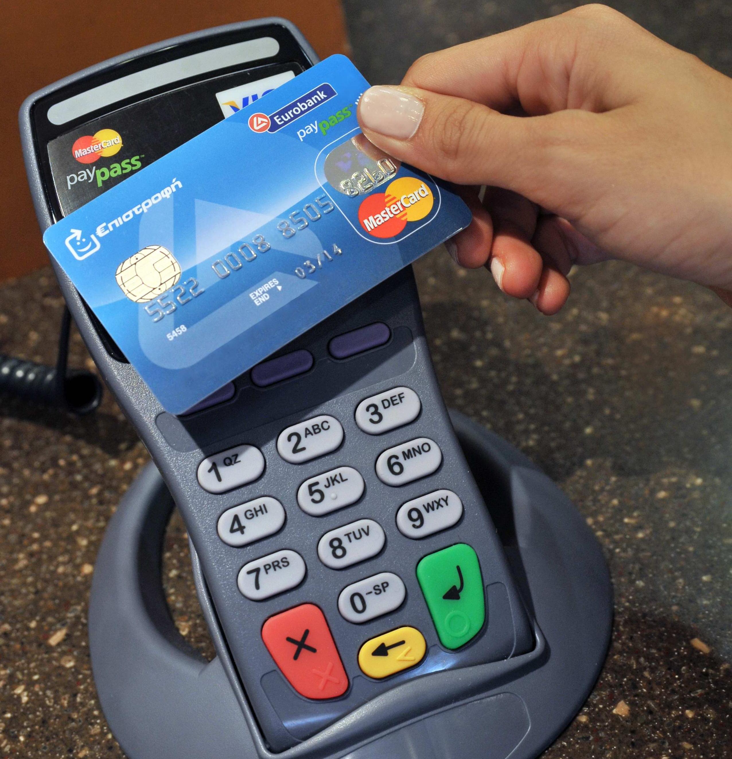 Αγορές με κάρτα ανέπαφων συναλλαγών Mastercard PayPass από την Eurobank