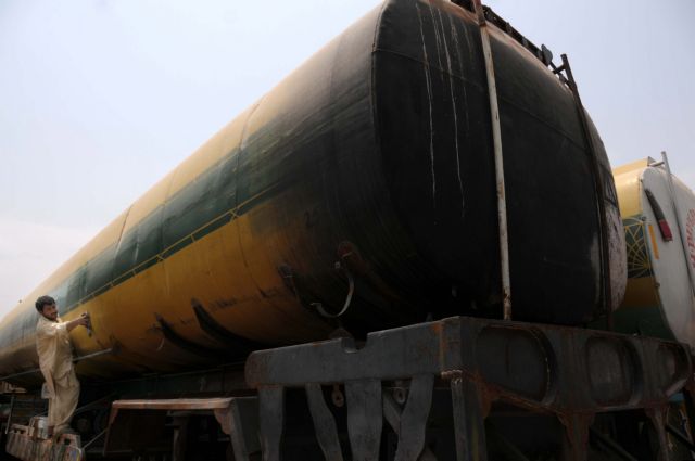 Εκατόμβη από φωτιά που ξέσπασε μετά την ανατροπή βυτιοφόρου στη Νιγηρία