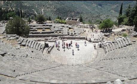 Το αρχαίο θέατρο των Δελφών ανοίγει 30 χρόνια μετά την τελευταία του παράσταση