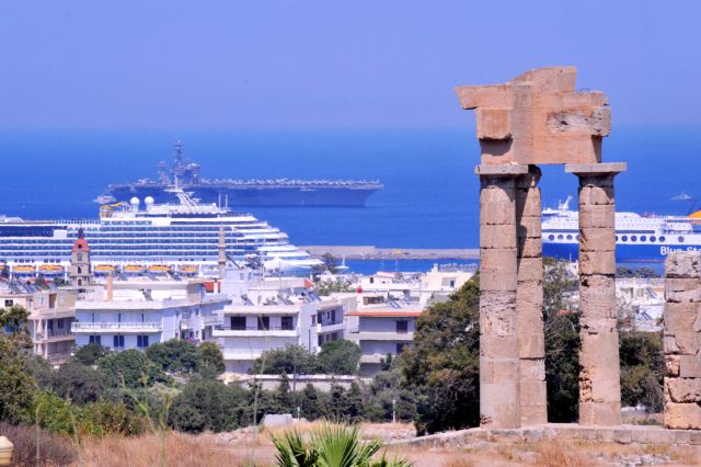 Στη Ρόδο το πυρηνοκίνητο αεροπλανοφόρο «Αϊζενχάουερ»