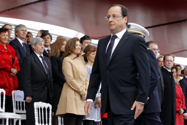 «Απαράδεκτες οι απολύσεις» από την Peugeot-Citroen, λέει ο Ολάντ