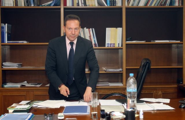 Δύο σενάρια για την περικοπή δαπανών θα παρουσιάσει στην τρόικα ο Γ. Στουρνάρας