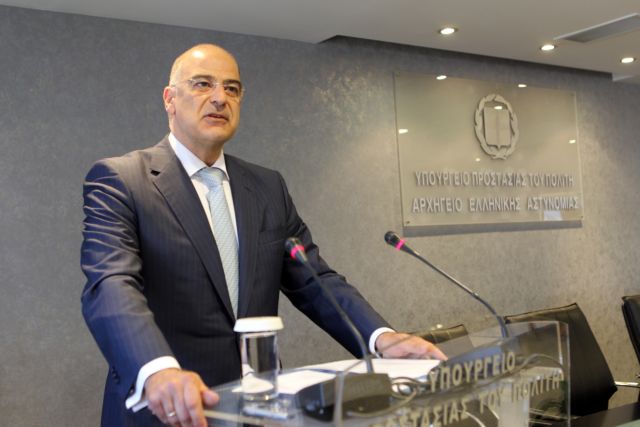 Ανεπαρκή τα μέσα πυρόσβεσης, παραδέχεται ο Νίκος Δένδιας