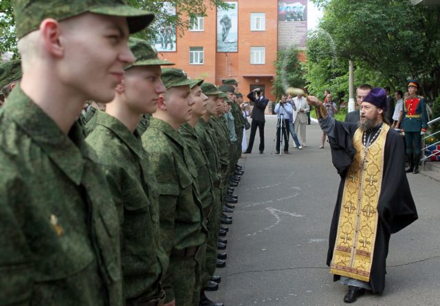 Σημαντική αύξηση στις ρωσικές αμυντικές δαπάνες το 2013, μείωση σε παιδεία και υγεία