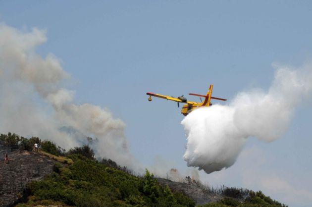 Μεγάλη πυρκαγιά απειλεί χωριά στην Αχαΐα, σε κατάσταση έκτακτης ανάγκης η περιοχή