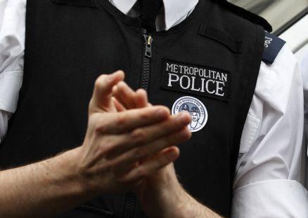 Πέντε άτομα κατηγορούνται στη Βρετανία για τρομοκρατία