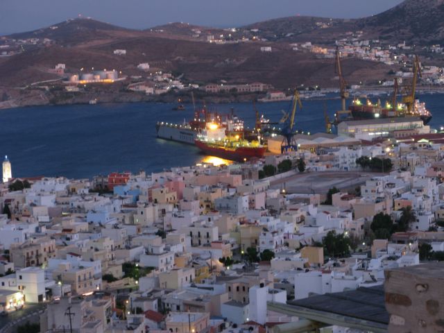 Η μουσικοθεατρική παράσταση το «Άνθος του Γιαλού» ταξιδεύει στη Σύρο