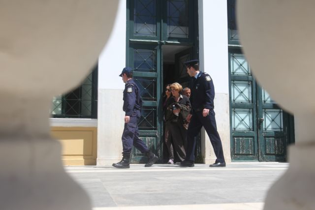 Επιστρέφω στο Δημόσιο το ακίνητο που απέκτησα με χρήματα του πατέρα μου, λέει η Αρετή Τσοχατζοπούλου