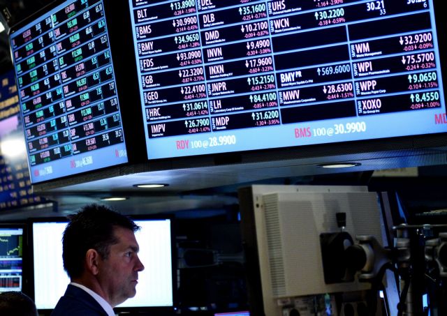 Πτώση στη Γουόλ Στριτ και τα ευρωπαίκά χρηματιστήρια την Τρίτη