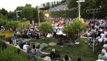 Ο Μάνος Χατζιδάκις συναντά την τζαζ στον κήπο του Μεγάρου Μουσικής Αθηνών