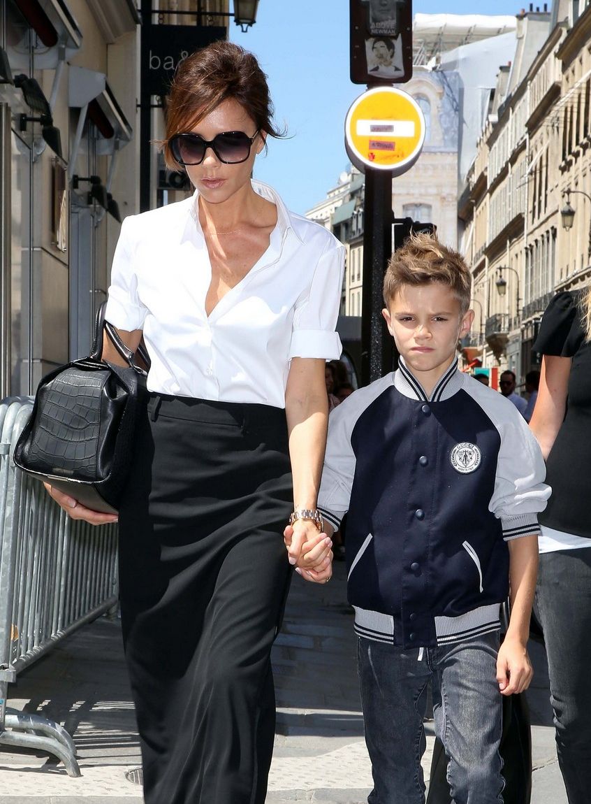 Οι twitpics της Victoria Beckham ενώ προβάρει φορέματα