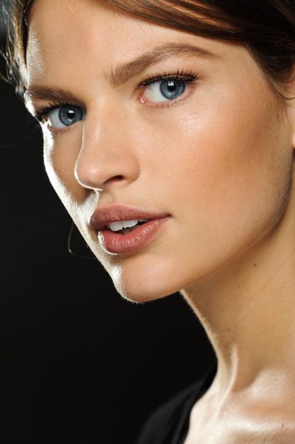 Fond-de-teint, primer, concealer και όλα όσα πρέπει να ξέρετε για τέλεια επιδερμίδα