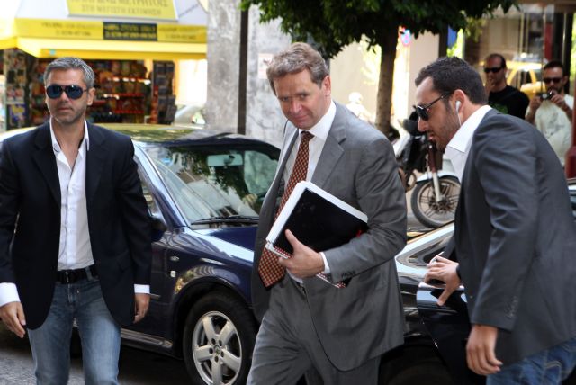 Είκοσι κίτρινες κάρτες στο μπλοκάκι της τρόικας για τις μεταρρυθμίσεις