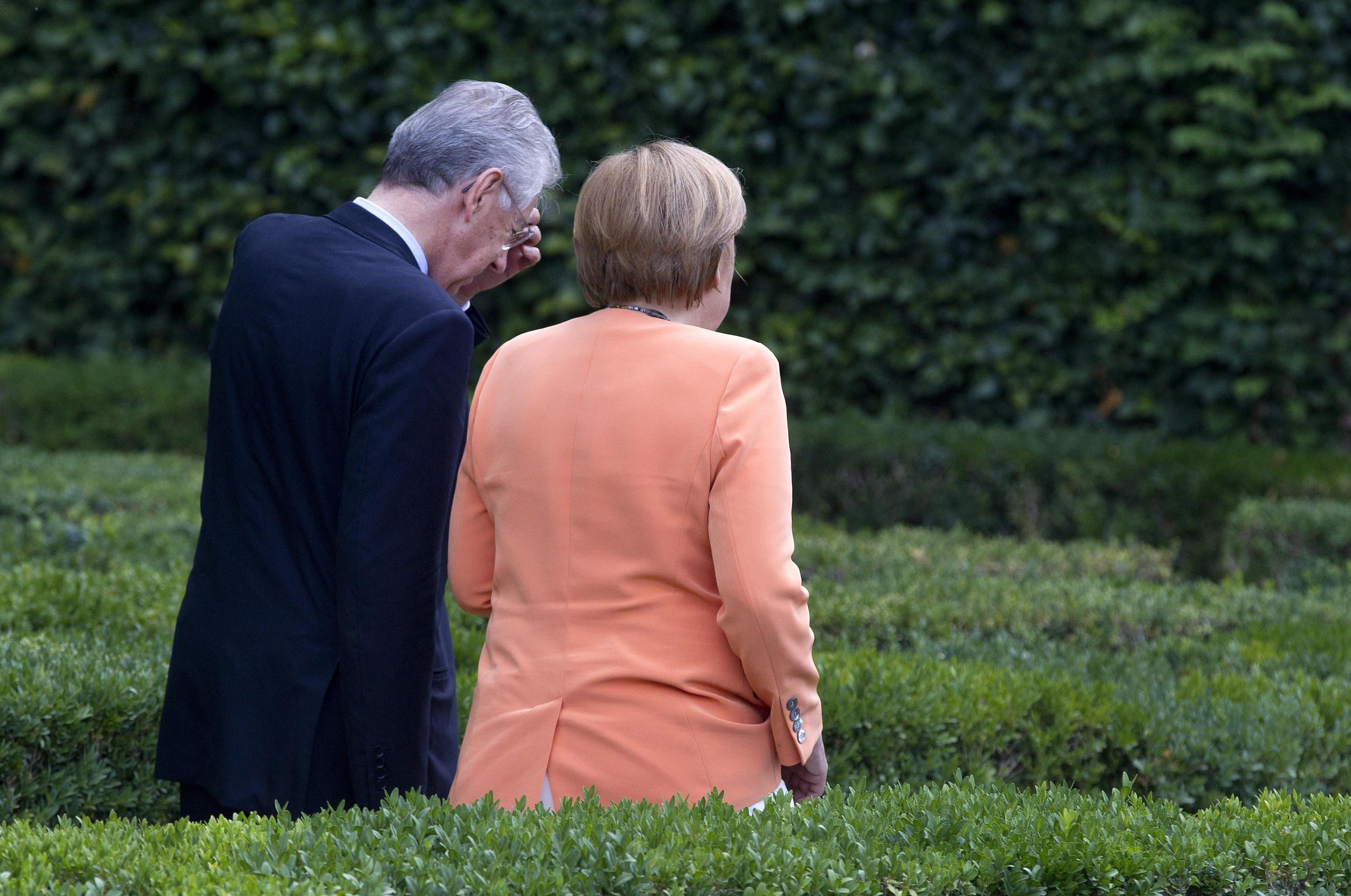 Θα κάνουμε τα πάντα για την Ευρωζώνη, διαβεβαιώνουν Μέρκελ-Μόντι